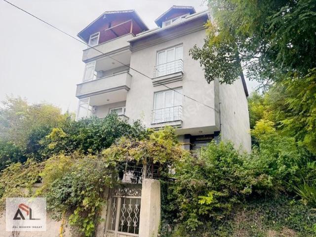 Perşembe içerisinde satılık Bina