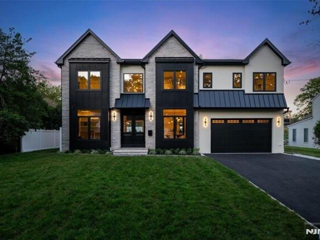 House for sale in Paramus, New Jersey