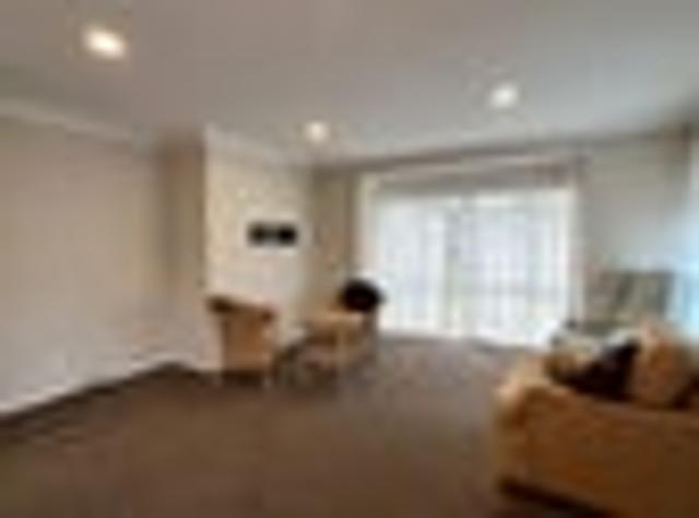 Townhouse for rent in Whangaparaoa