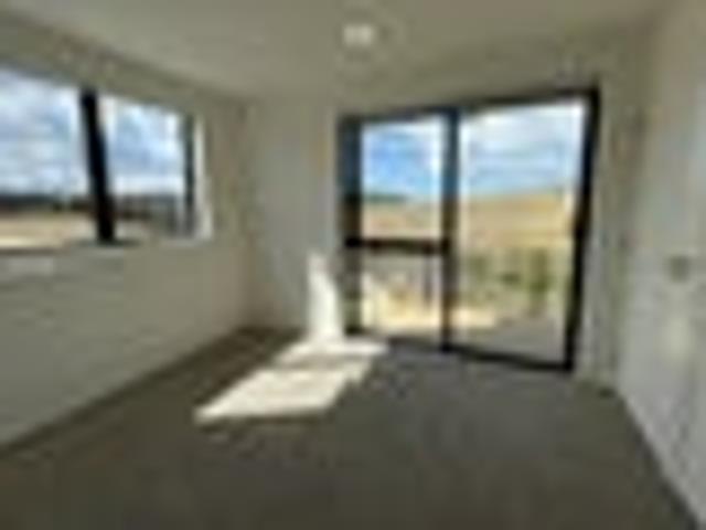 Townhouse for rent in Whangaparaoa, Oroua County