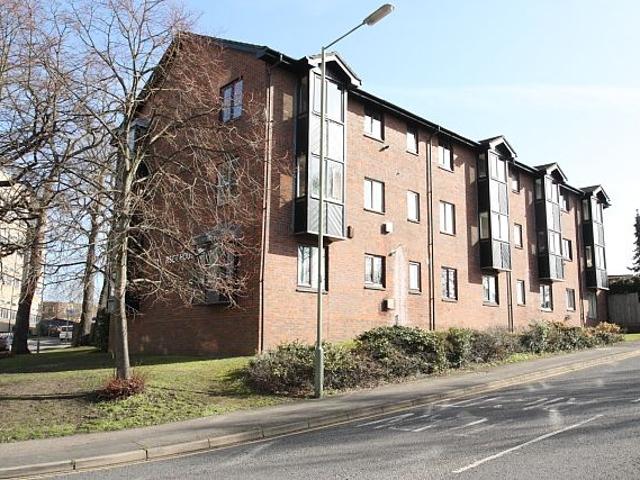 Apartment for rent in Horsell, Woking