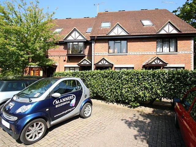 Apartment for rent in Horsell, Woking