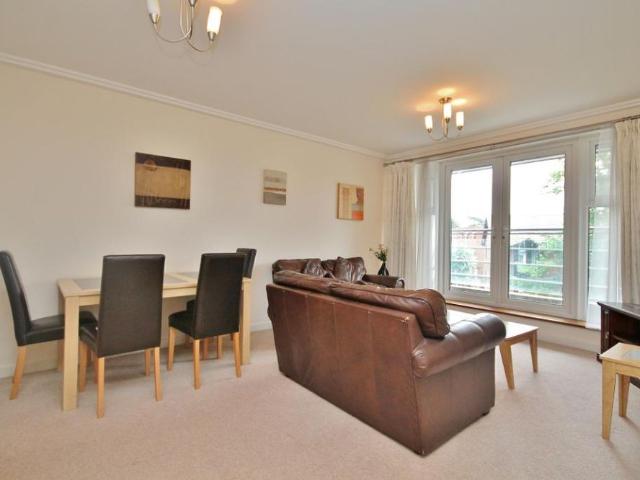 Apartment for rent in Horsell, Woking