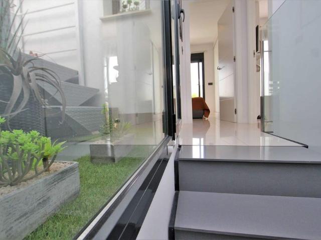 Casa en alquiler en Urbanización La Zenia, Orihuela