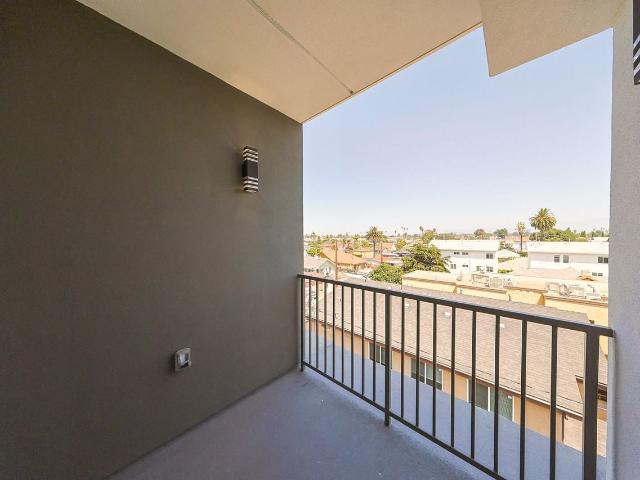 Apartment for rent in Canoga Park, California