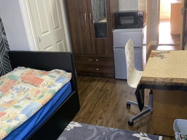 Room for rent in Potters Green, West Midlands