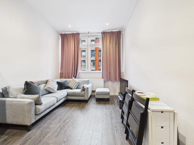 House for rent in Calderstones