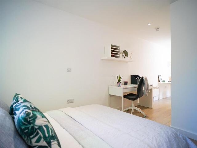 Studio for rent in Poolfields, Butterton