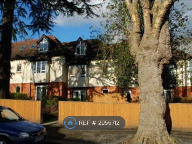 Apartment for rent in Hampton, Greater London