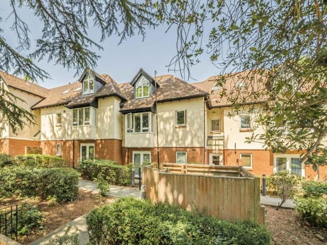 Apartment for rent in Hampton, Greater London