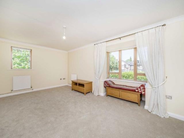 Apartment for rent in Hampton, Greater London