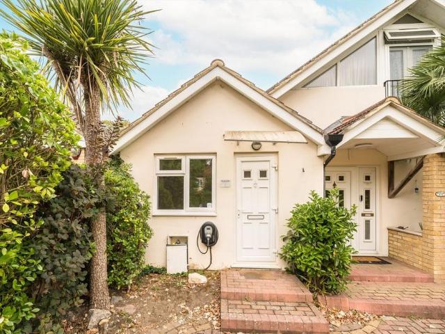 Apartment for rent in Hampton, Greater London