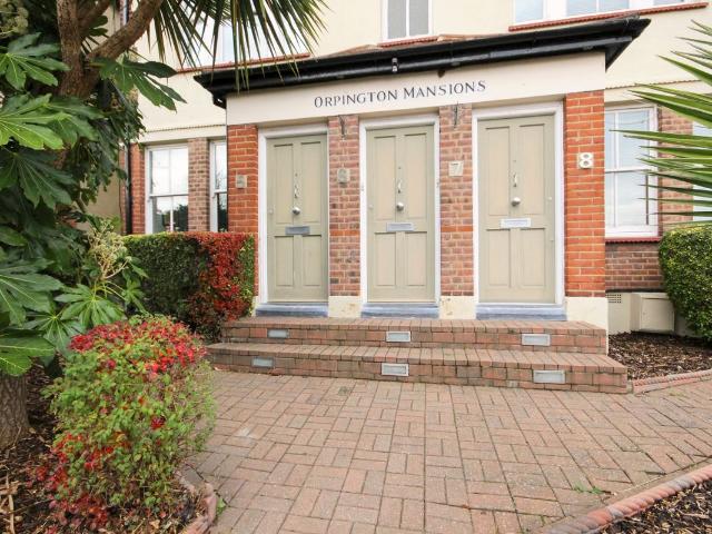 Apartment for rent in Winchmore Hill, Edmonton