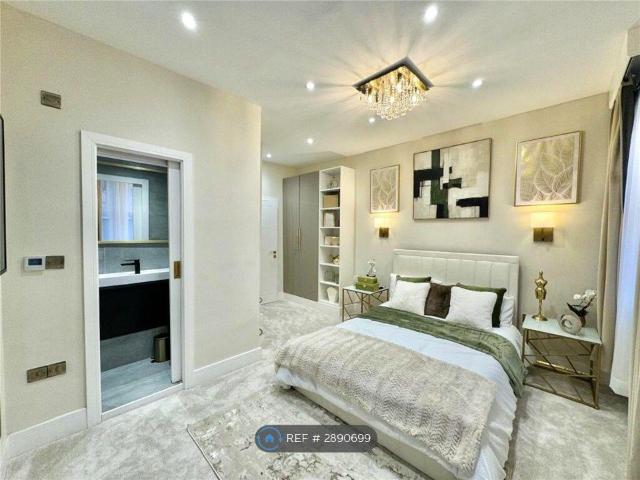 Room for rent in Orrell Park, Calderstones