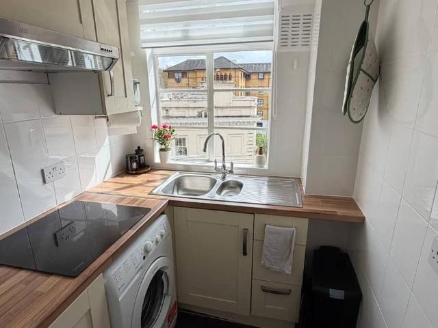 Apartment for rent in Westbourne Green, Greater London
