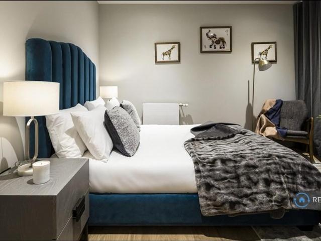 Apartment for rent in London Borough of Merton, Collier's Wood