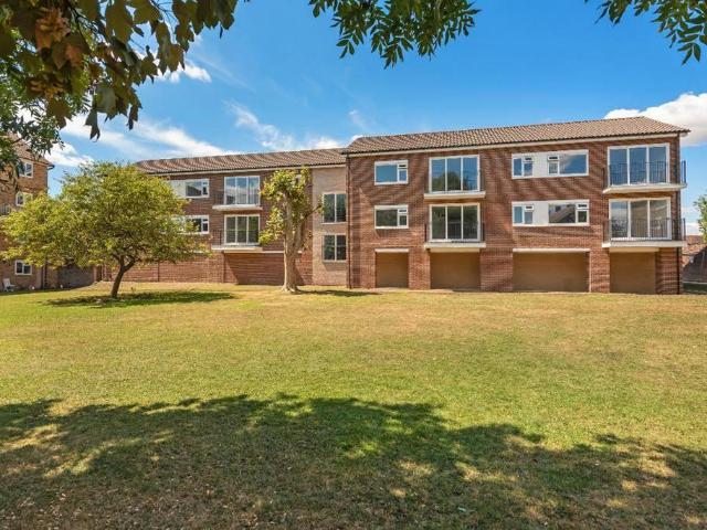 Apartment for rent in St Albans, Five Acres