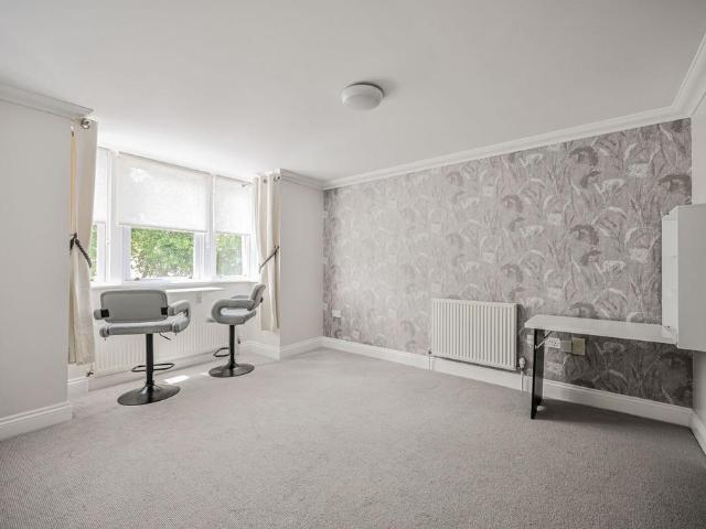 Apartment for rent in Chapel End, Highams Park