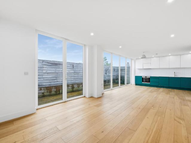 Apartment for rent in Horn Park, Greater London