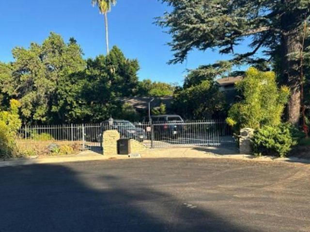 House for sale in Sherwood Forest, Los Angeles