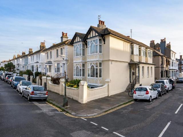 Studio for rent in Aldrington