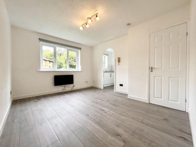 Apartment for rent in Stone, Monks Orchard