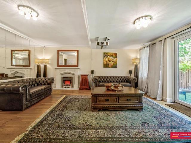 Apartment for rent in Colney Hatch, Greater London