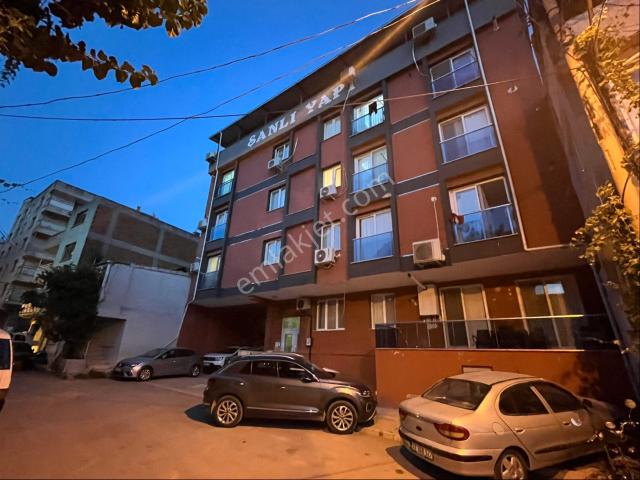 Bayrakli, İzmir içerisinde satılık mülk
