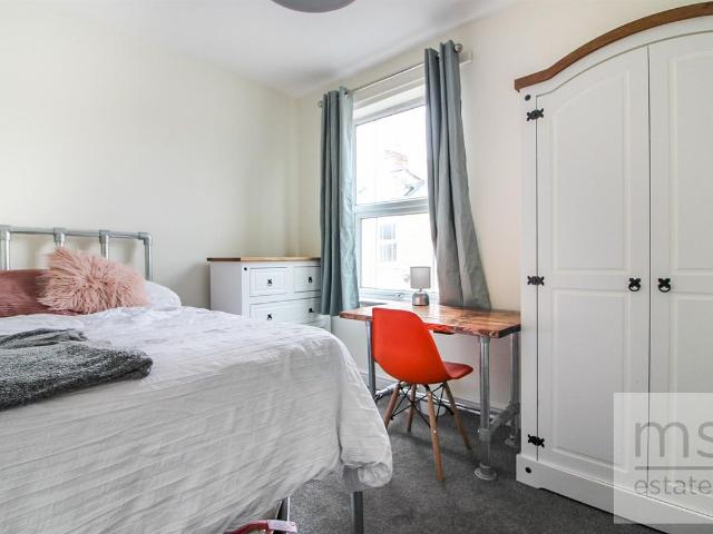 Room for rent in Old Lenton, Haddon