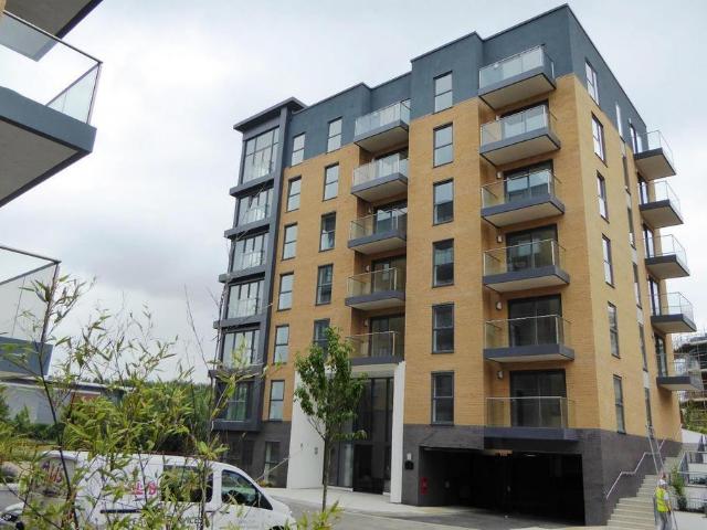 Apartment for rent in Kennet Island, Reading