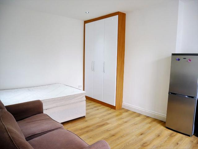 Room for rent in London Borough of Hounslow, Spring Grove