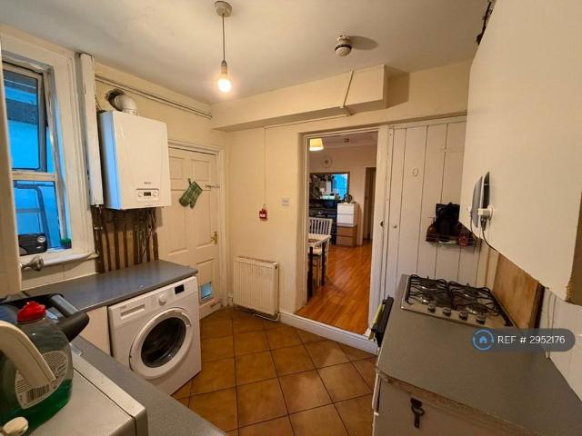 House for rent in London Borough of Ealing, Hanwell