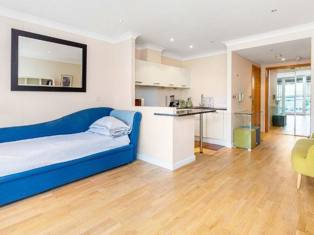 Studio for rent in London Borough of Wandsworth, Greater London