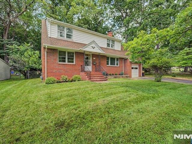 House for sale in Oakland, Bergen County