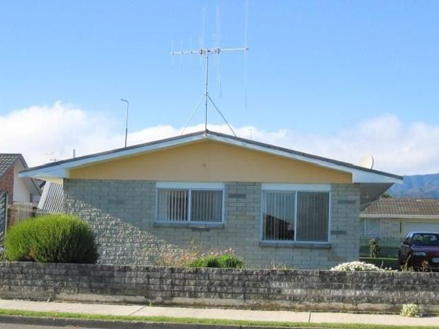 Apartment for rent in Ōtaki Town, Ōtaki