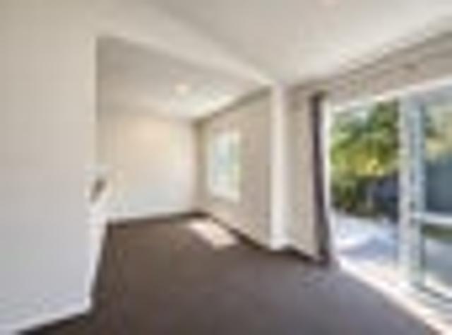 Townhouse for rent in Paremoremo, Oroua County
