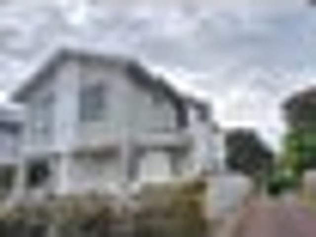 Townhouse for rent in Paremoremo, Oroua County