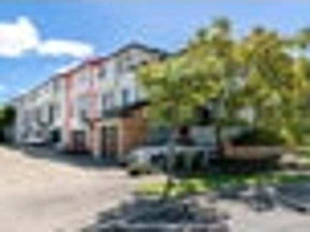 Townhouse for rent in Paremoremo, Oroua County
