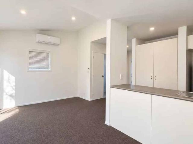 Townhouse for rent in Paremoremo, Oroua County