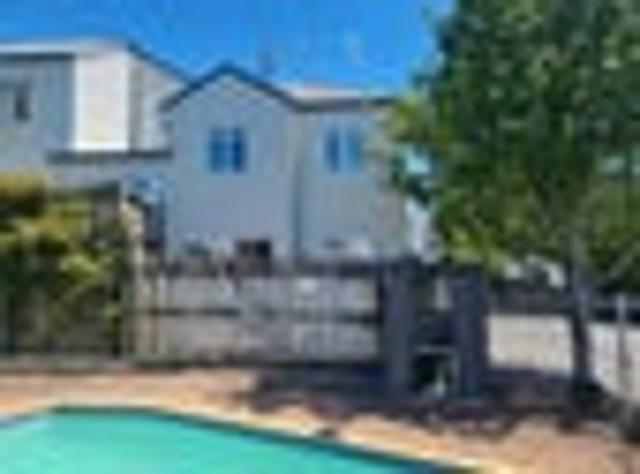 Townhouse for rent in Paremoremo, Oroua County