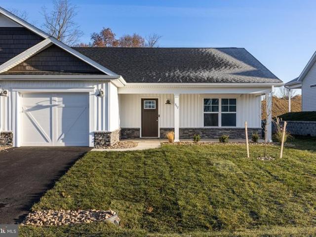Townhouse for sale in Hedgesville, West Virginia