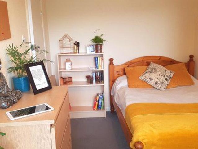 House for rent in Hales Place, The Bridge