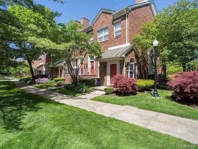Condo for rent in Royal Oak
