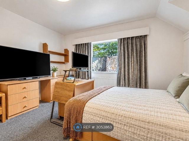 House for rent in Low Farm, Leeds