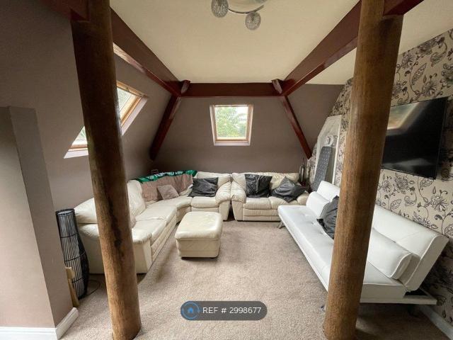 Apartment for rent in Weetwood, West Yorkshire