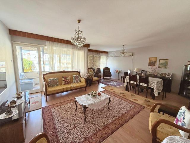 Karşiyaka, İzmir içerisinde satılık mülk
