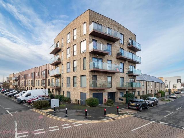 Apartment for rent in The Wrythe, Greater London