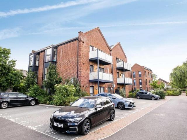 Apartment for rent in Yiewsley, Greater London