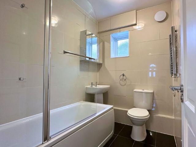 House for rent in London Borough of Hounslow, Cat Hill