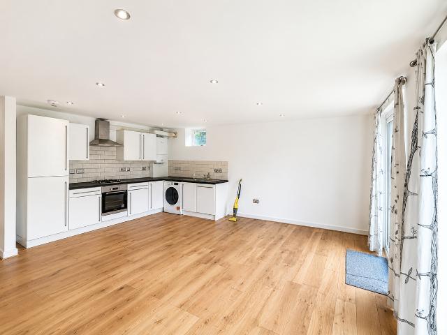 Apartment for rent in London Borough of Croydon, Addiscombe